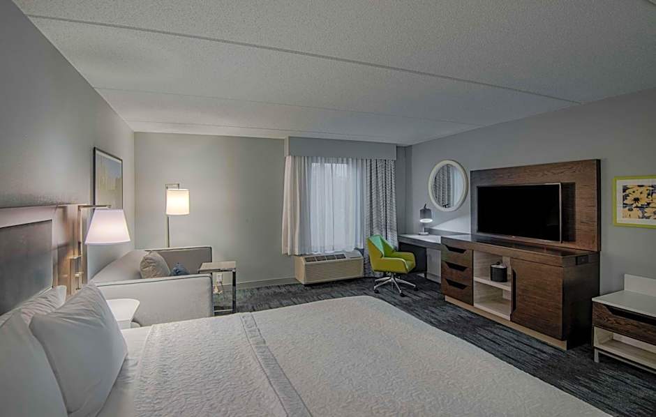 Hampton Inn By Hilton Waldorf