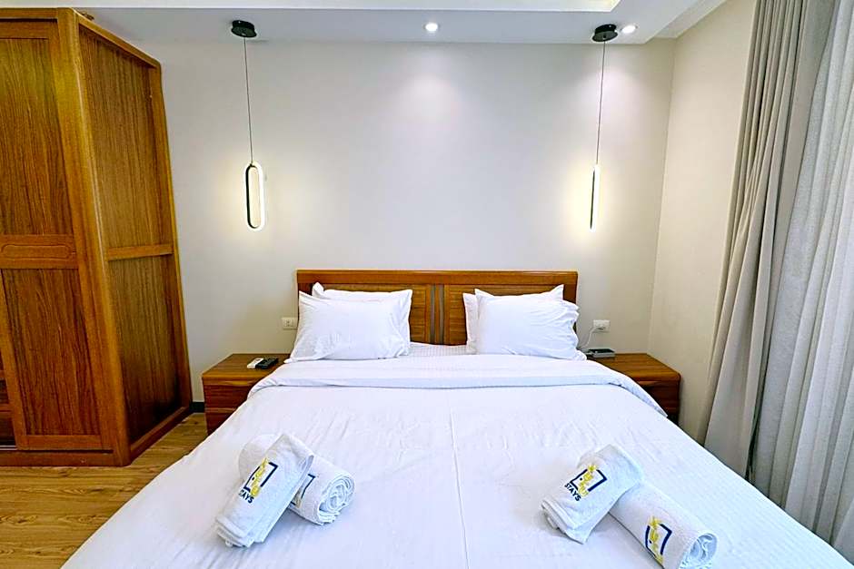 Calm & Classy 2BR - 5 min to Airport