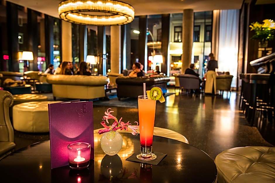 Empire Riverside Hotel