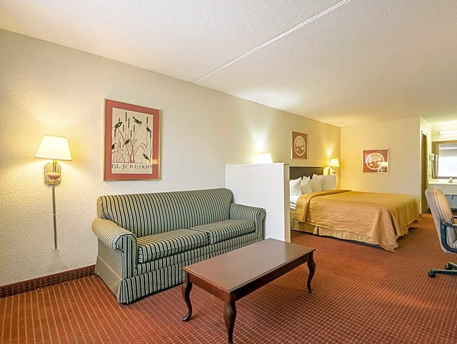 Econo Lodge Inn & Suites Bentonville - Rodgers