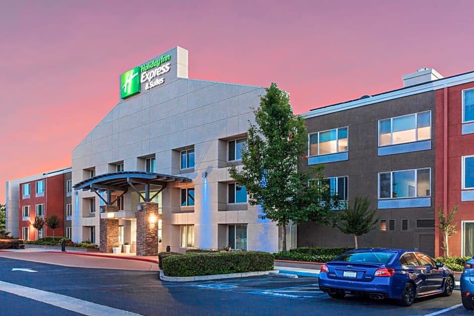 Holiday Inn Express & Suites Elk Grove West I-5