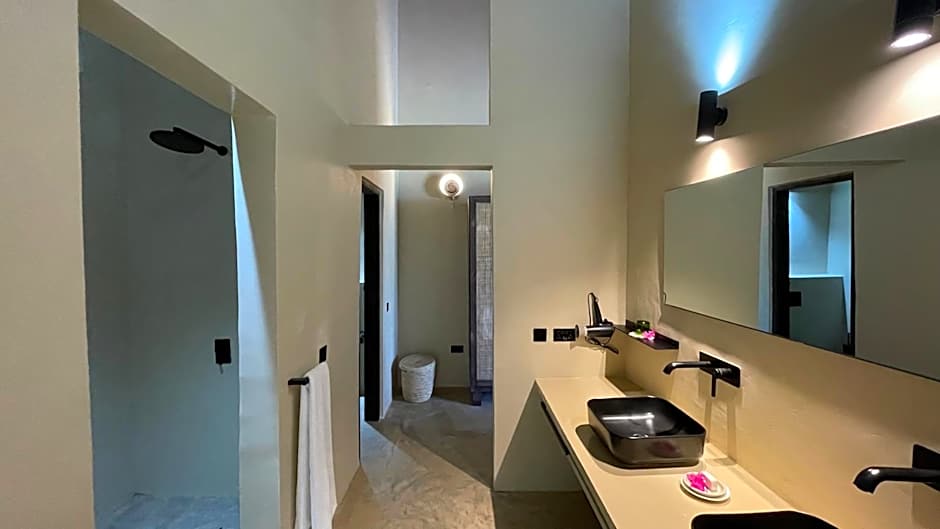 Basecamp Mafía Island