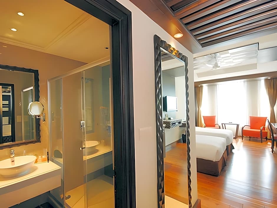 Mayfair Convention Hotel