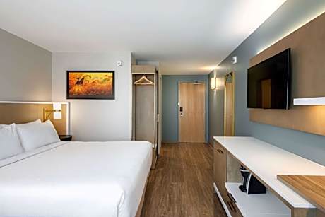 1 King Bed, Hearing Accessible Room, Non-Smoking