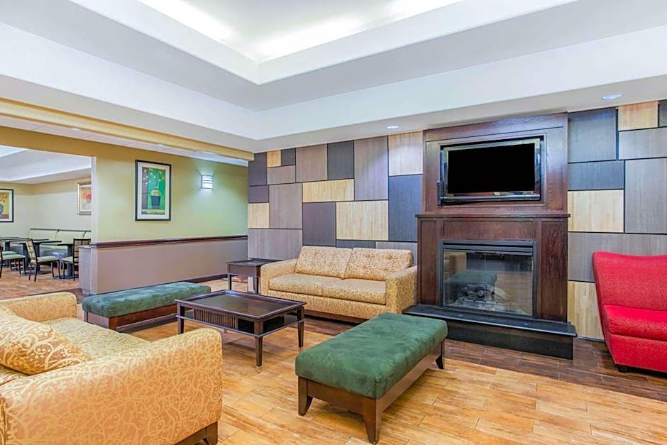 La Quinta Inn & Suites by Wyndham Ennis