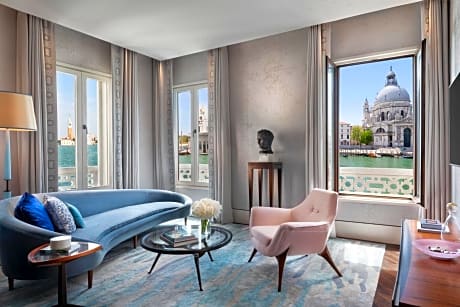 One-Bedroom King Suite with Canal View