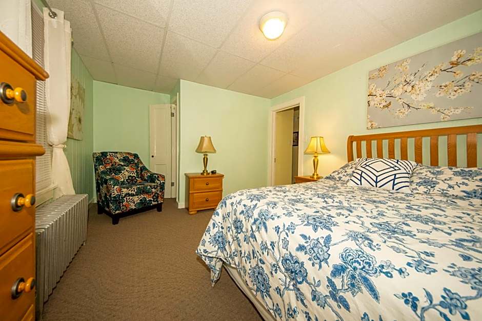 Simmons Motel and Suites