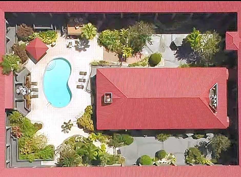 Red Roof PLUS+ & Suites Tampa