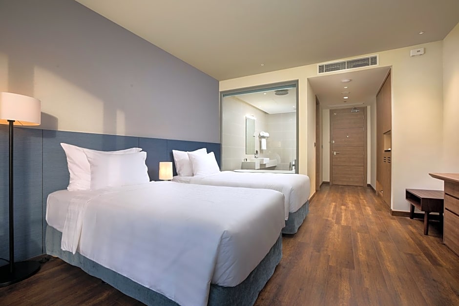 Flamingo Cat Ba Beach Resort