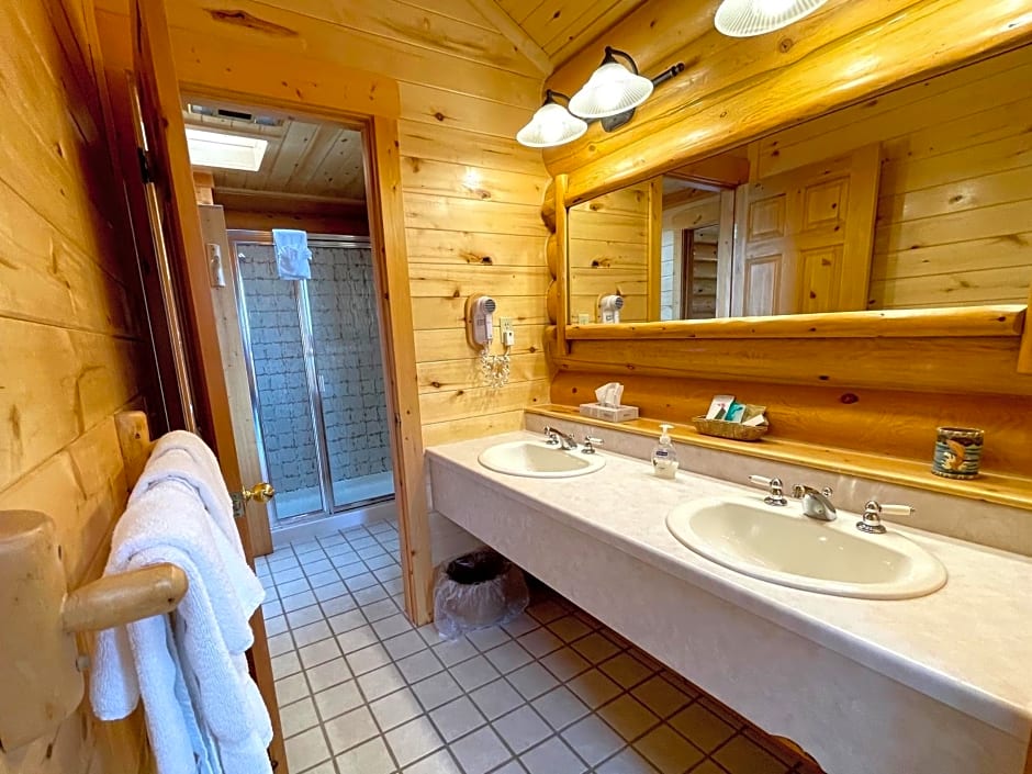 Beartooth Hideaway Inn & Cabins