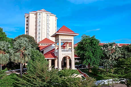 Sofitel Phnom Penh Phokeethra Hotel