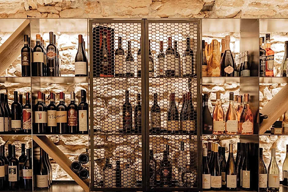 FAVAI HILLS your secret hideaway