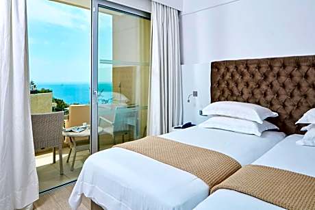 Family Room with Sea View