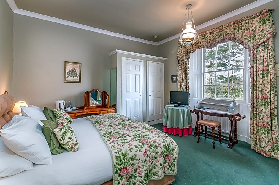 The Lynch Country House