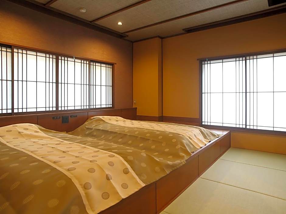 Kanazawa Yuwaku Onsen Kokarian