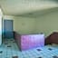 Royal Holiday Motel By Belvilla Gallup I-40