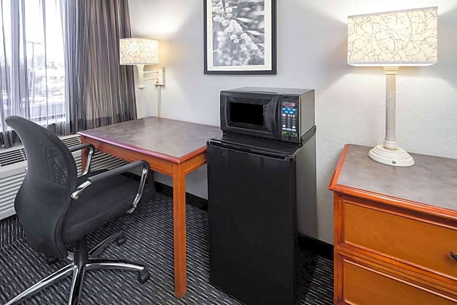 La Quinta Inn & Suites by Wyndham Buena Park