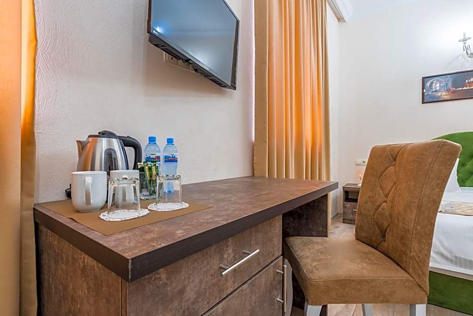 Golden Light Hotel