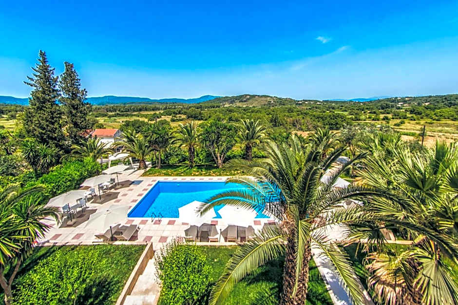 The Palm Garden - Idyllic Pool Apartments in a Green Oasis