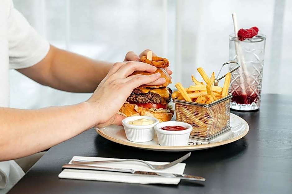 Courtyard By Marriott Prague Airport