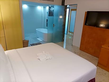 One-Bedroom Suite with Single Sofa Bed