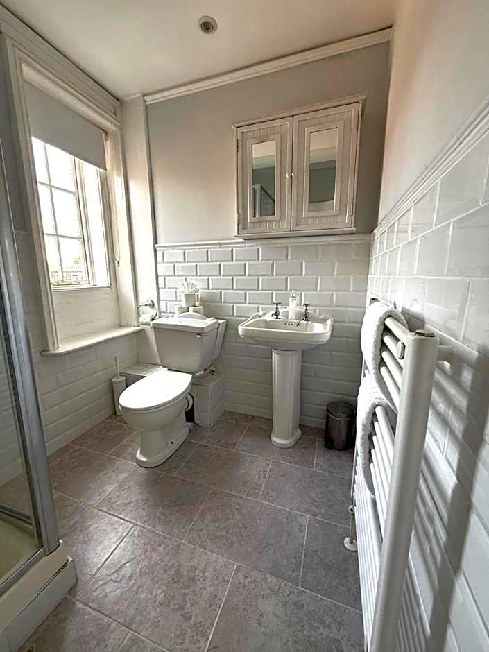 East Pallant Bed and Breakfast, Located in Large Georgian Townhouse in Central Chichester