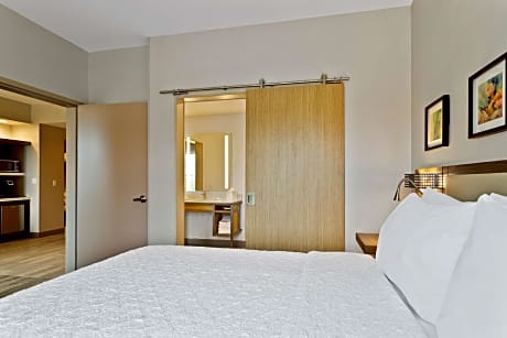 1 King Bed Corner Suite