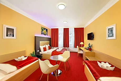 Deluxe Family Suite