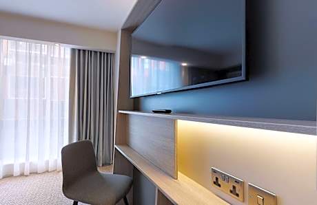 Premium Queen Room with Lounge Area