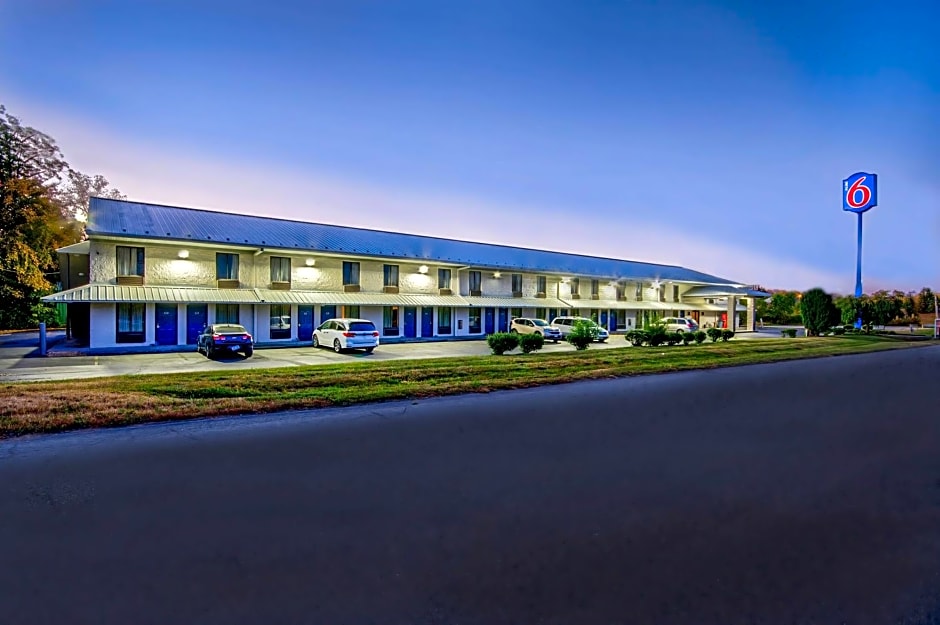 Motel 6 Jeffersonville, IN - Louisville