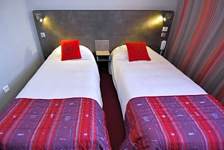 Standard double room with twin beds
