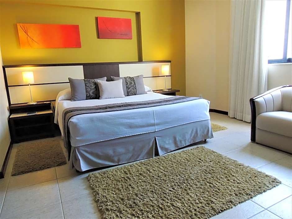 Mondrian Suite Hotel