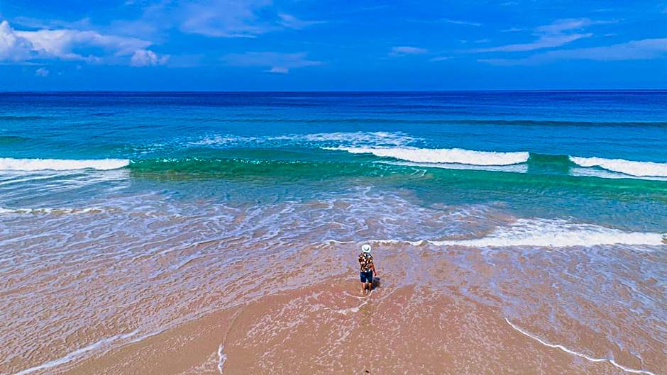 Sealord Naithon Beachfront Villa