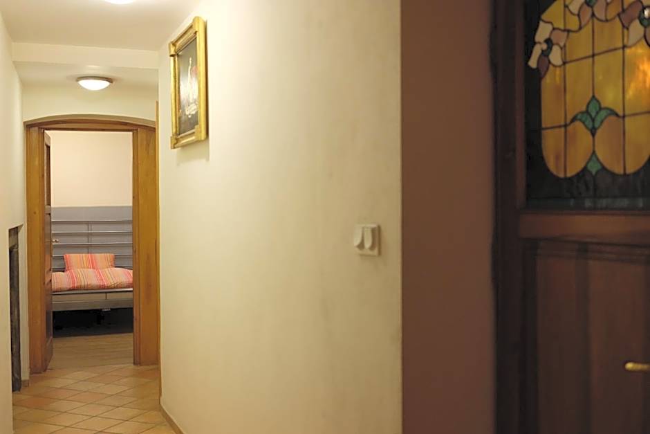 Academus Pub & Guest House