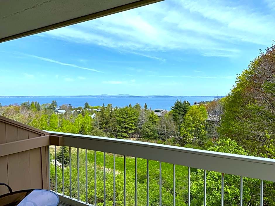 Atlantic Eyrie Lodge