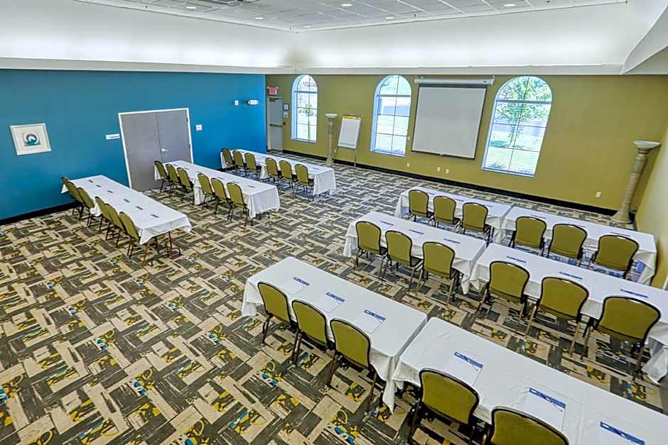 Holiday Inn Express and Suites Batavia By IHG