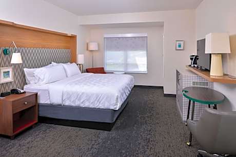 Suite - Hearing Accessible - Non-Smoking