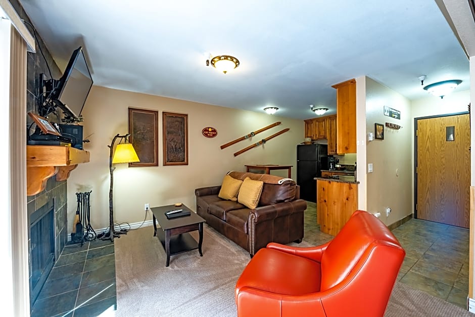 Carriage House Condominiums by All Seasons Resort Lodging