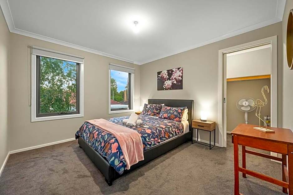 Sovereign Hill Close -private, peaceful, modern