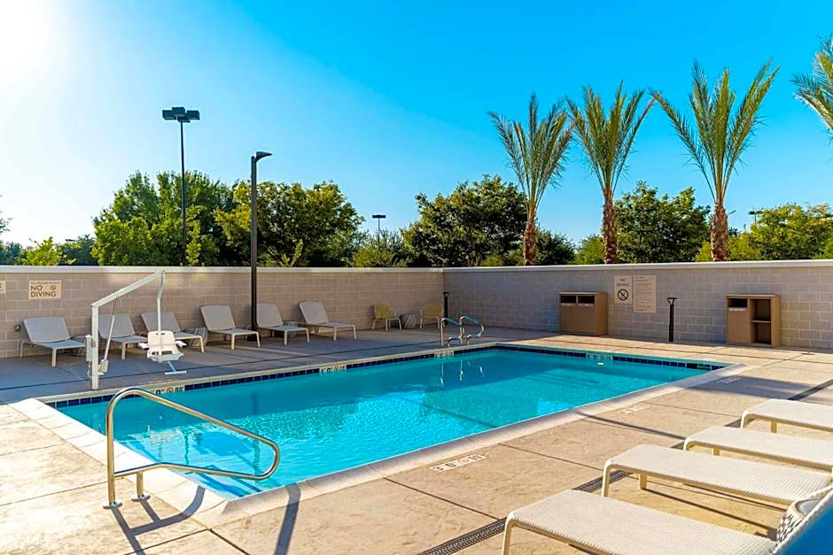 Element Sacramento Airport