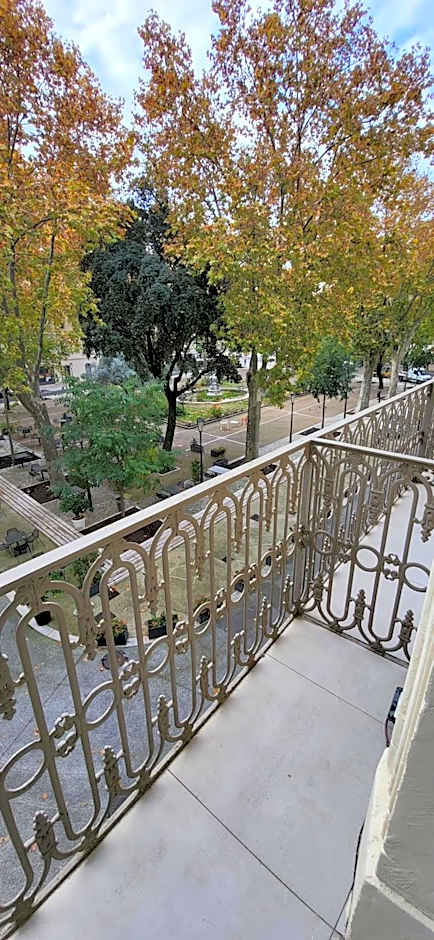 SQUARE HOTEL