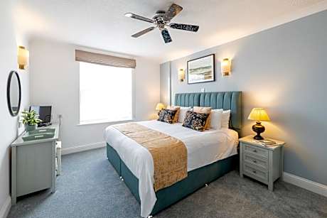 One Bedroom Apartment (Sofa Bed Available)