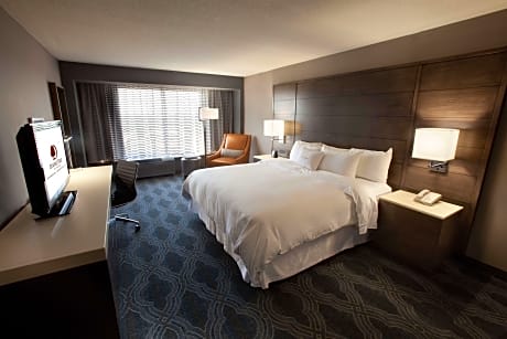 King Room with Balcony - Non-Smoking