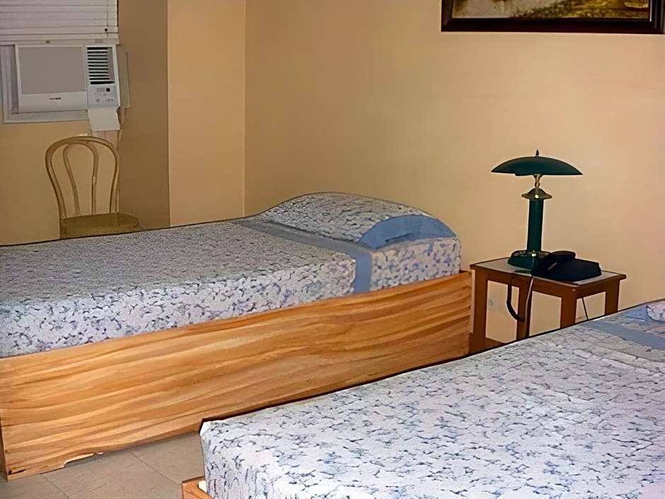 Plaza Maria Luisa Suites Inn