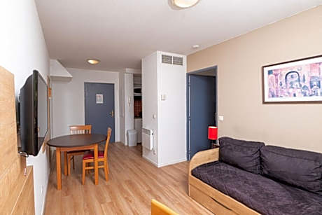 One Bedroom Apartment