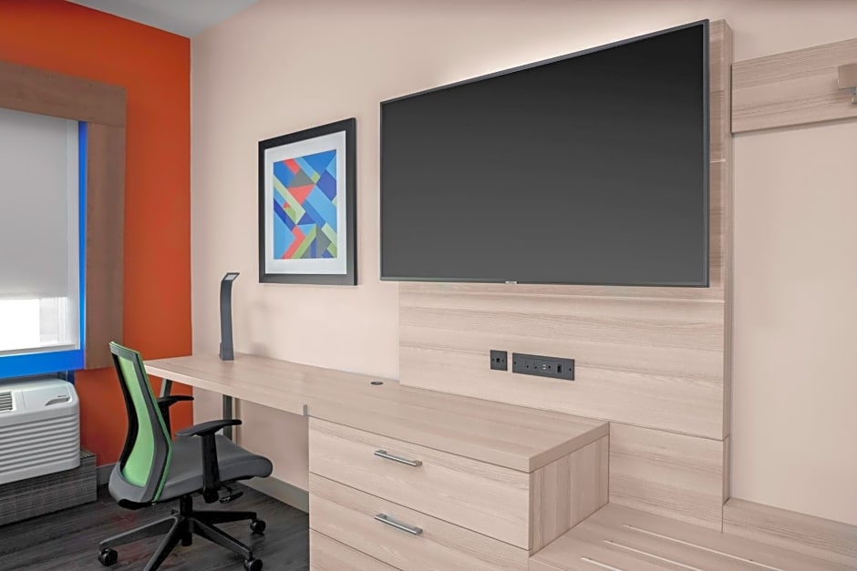 Holiday Inn Express & Suites - Wilmington West - Medical Park, an IHG Hotel