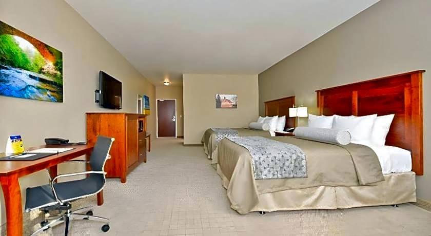 Green Mill Village Hotel & Suites, BW Signature Collection