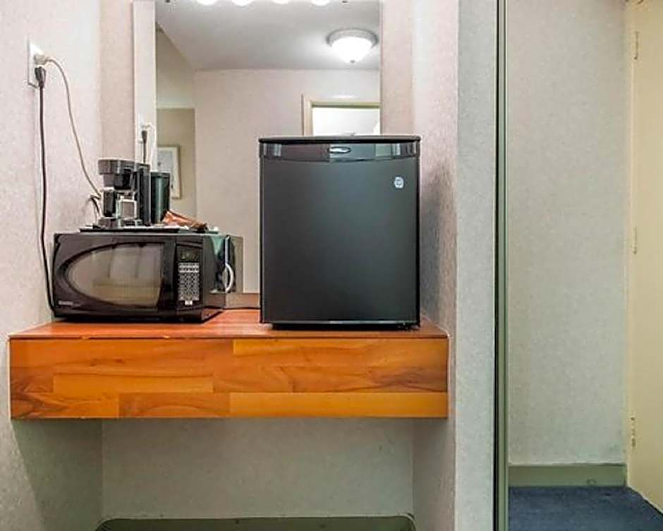 Econo Lodge Smiths Falls