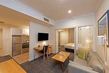 1 King Bed, Suite, Nonsmoking