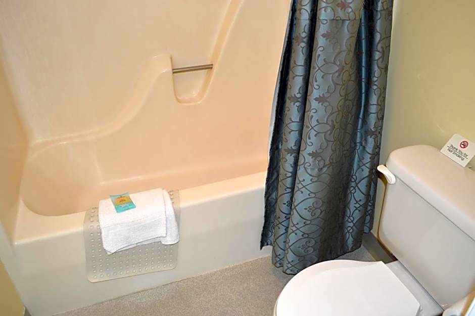 Copper Lantern Motor Lodge